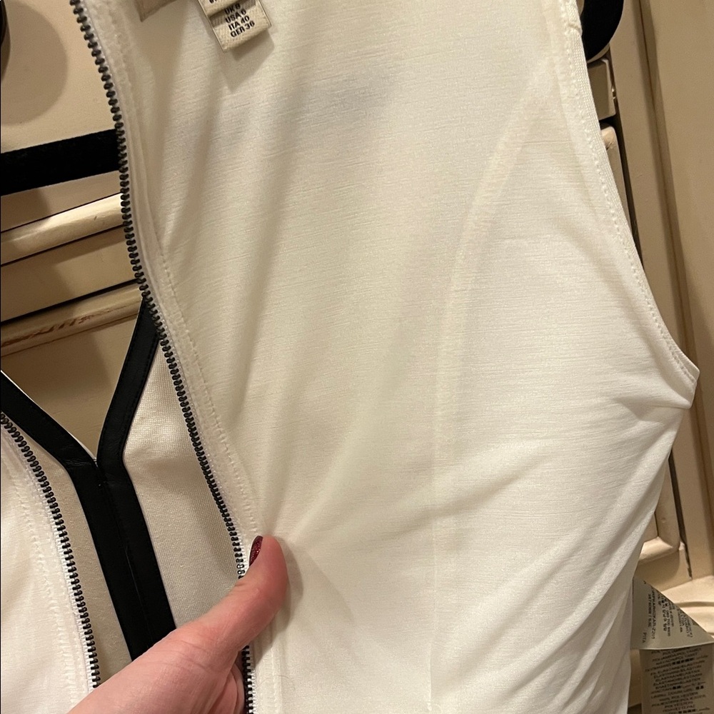 Burberry White Dress with Black Trim - Picture 13 of 16